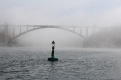 Brücke-Ponte-da-Arrábida-im-Nebel-II